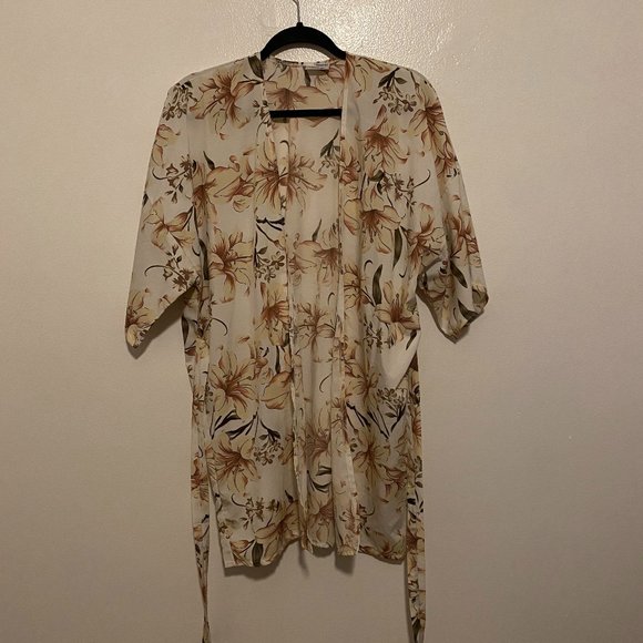 Silky Flowy Robe/Cover up - Picture 2 of 6